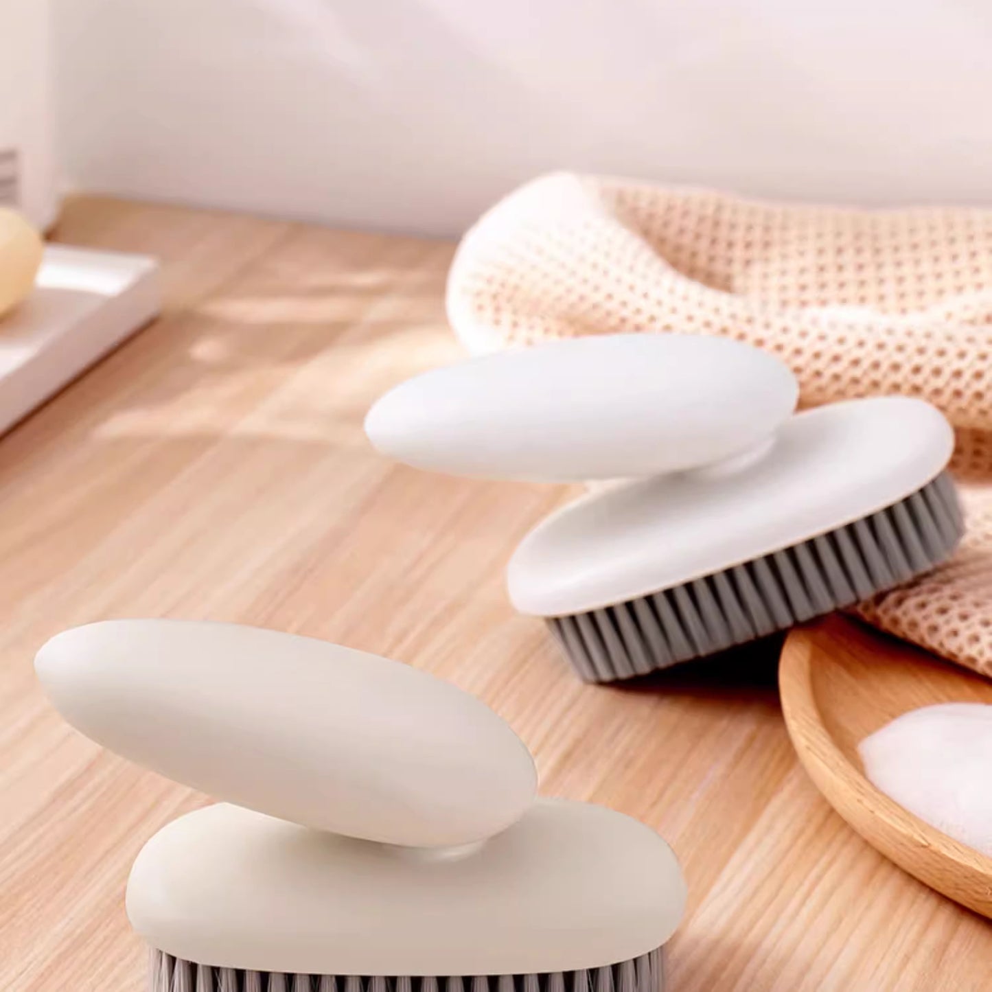 Milantia Clothes brushes